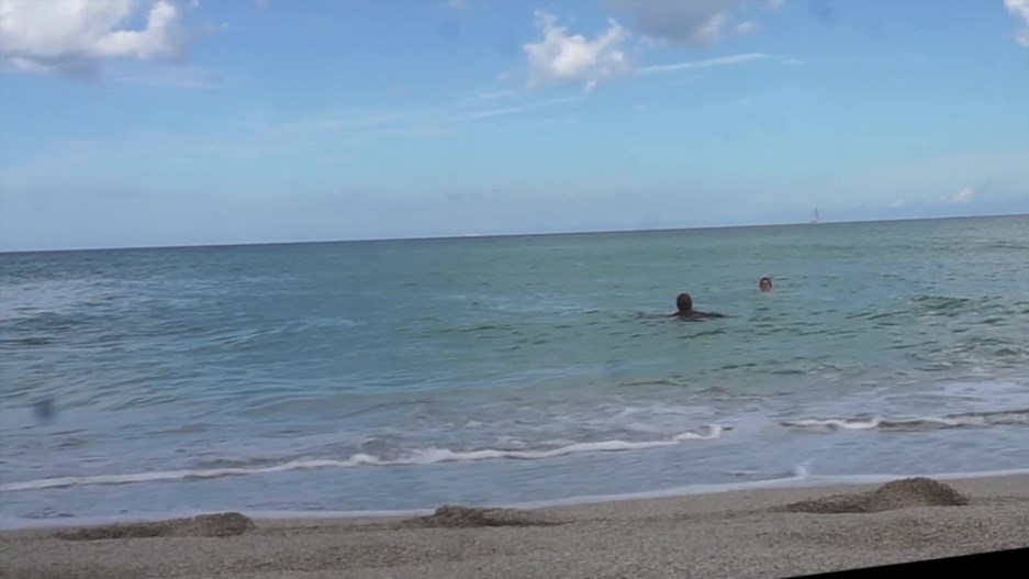 Vicki Verona – Naughty At The Nude Beach